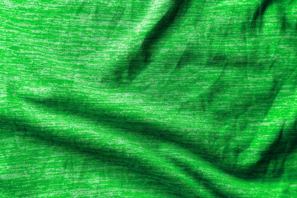 Une texture de tissu vert uniformément éclairé avec des ombres douces . — Photo