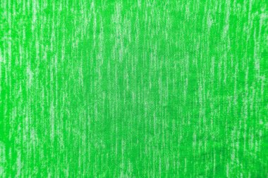 Yumuşak gölgelerle homojen aydınlatılmış yeşil kumaş dokusu.