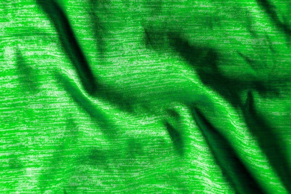 Uma textura de tecido verde uniformemente iluminada com sombras suaves . — Fotografia de Stock