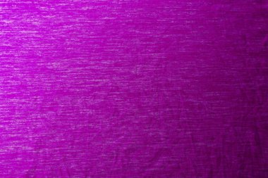 Yumuşak gölgelerle homojen bir şekilde aydınlatılmış mor kumaş dokusu.