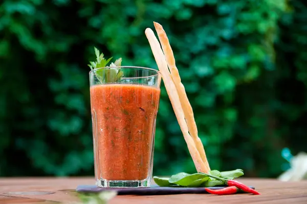 Ekmek sopa ile taze gaspaço