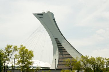Montreal, Kanada - 18 Mayıs 2015: Olympic 1976 Yaz Oyunları için inşa stadyum. Bu oturma kapasitesi Kanada tarafından ikinci büyük stadyumudur.