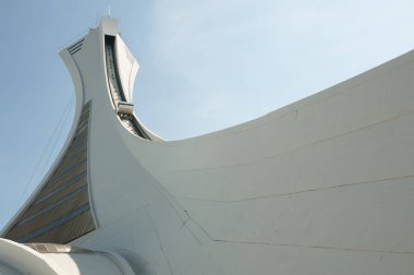 Montreal, Kanada - 18 Mayıs 2015: Olympic 1976 Yaz Oyunları için inşa stadyum. Bu oturma kapasitesi Kanada tarafından ikinci büyük stadyumudur.