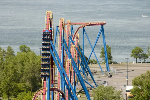 Roller Coaster Passionnant Dans Parc Attractions — Photo