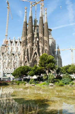 Barcelona, İspanya - 24 Mayıs 2016: Bitmemiş Roma Katolik Kilisesi, Katalanca tarafından tasarlanmış Familia Sagrada mimar Antoni Gaudi