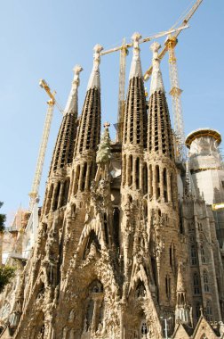 Barcelona, İspanya - 24 Mayıs 2016: Bitmemiş Roma Katolik Kilisesi, Katalanca tarafından tasarlanmış Familia Sagrada mimar Antoni Gaudi