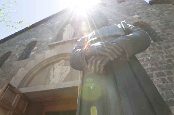 Deslumbramiento Del Sol Sobre Estatua Capilla Maternidad María Santiago Chile — Foto de Stock