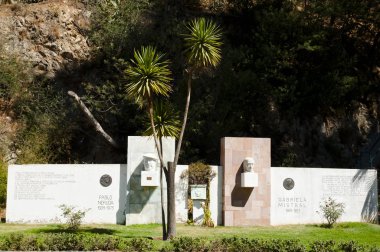 Vina Del Mar, Şili - 25 Ocak 2015: Pablo Neruda ve Gabriela Mistral Memorial anıtlar