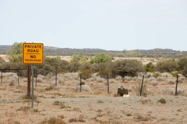 Outback özel yol işareti