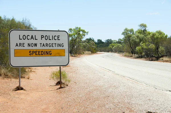 警察はスピード違反の記号 オーストラリア — ストック写真