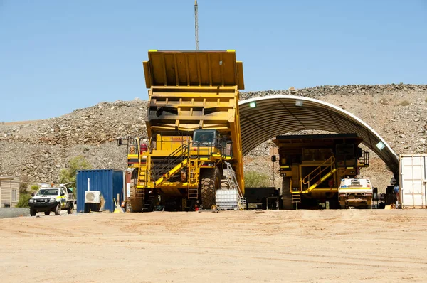 Entretien Des Camions Benne Basculante — Photo