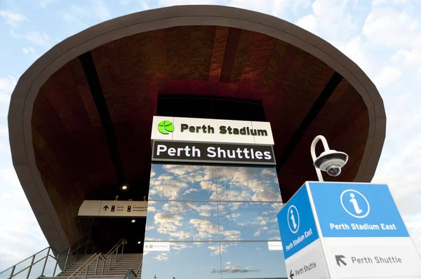 Perth, Avustralya - 1 Şubat 2018: Optus Stadyumu bağlanma Transperth'ın yeni Perth Stadyum İstasyonu