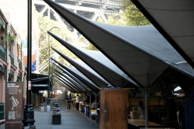 Sydney, Avustralya - 7 Nisan 2018: Rocks pazarlar teklif yerel olarak tasarlanmış moda, el işi takı ve orijinal sanat her hafta sonu