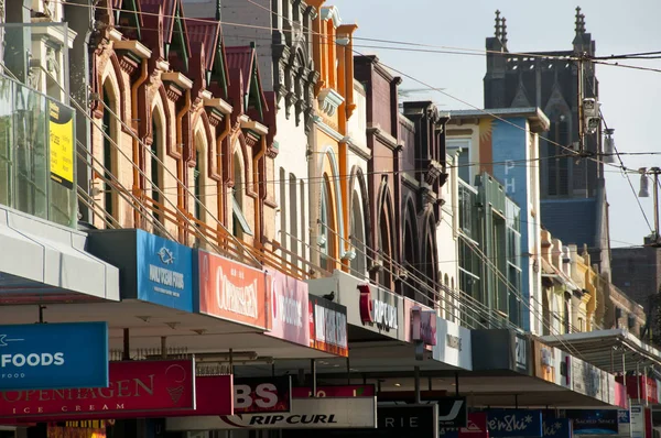 Manly Austrália Abril 2018 Pedestres Lojas Rua Popular Corso — Fotografia de Stock
