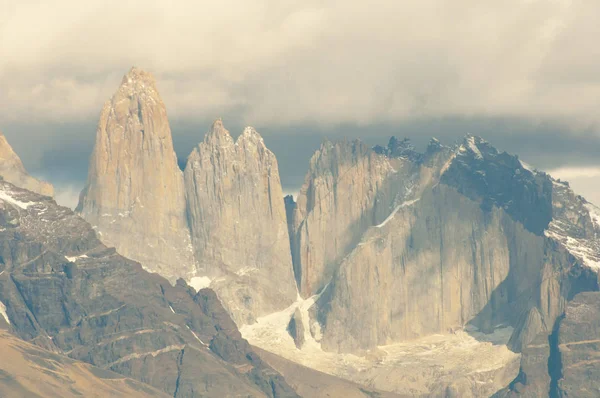 Granit Towers tepeler - Torres Del Paine Millî Parkı - Şili