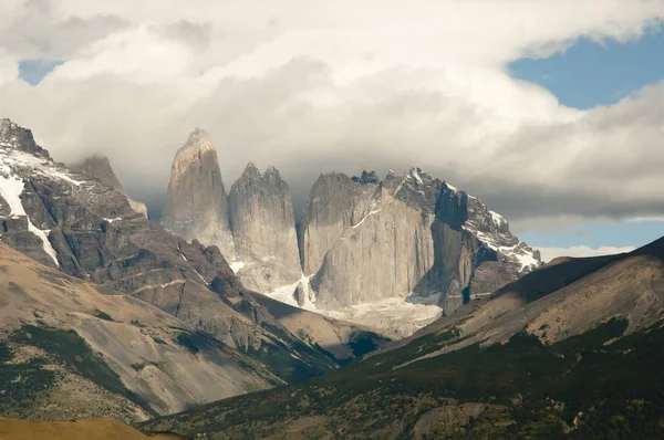 Granit Towers tepeler - Torres Del Paine Millî Parkı - Şili