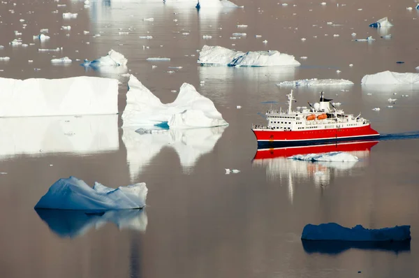 Nave Spedizione Punteggi Suono Groenlandia — Foto Stock