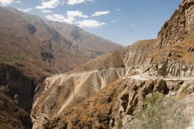 -Peru Andes Dağları'nda tehlikeli yol