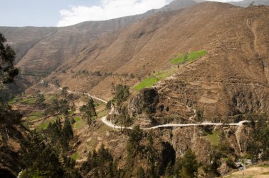-Peru Andes Dağları'nda tehlikeli yol