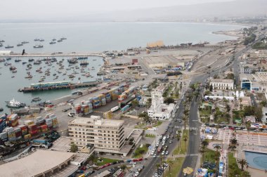 Arica, Chile - 21 Eylül 2014: Arica Liman Güney Amerika'nın iç temini için önemli bir bağlantı noktası olan, havadan görünümü
