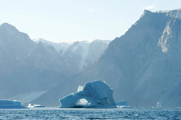 Arctic Grönland Erozyona Uğramış Buzdağı — Stok fotoğraf