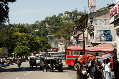 Kandy, Sri Lanka - 16 Ocak 2012: bir trafik sokak içinde sermaye city Sri Lanka yakalanmış günlük yaşam