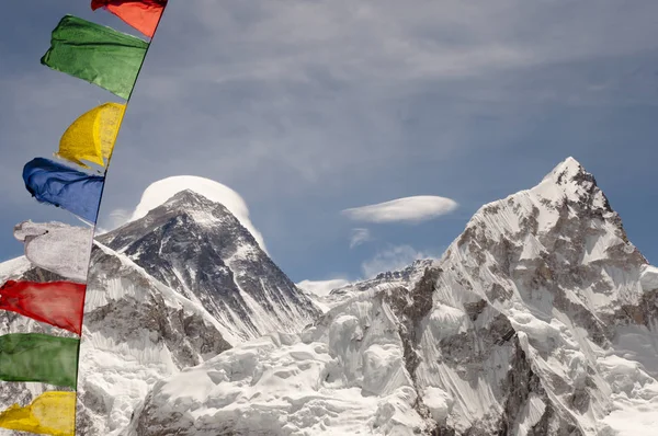 Monte Everest Com Bandeiras Oração Nepal — Fotografia de Stock