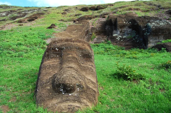 Rano Raraku Moai Остров Пасхи — стоковое фото