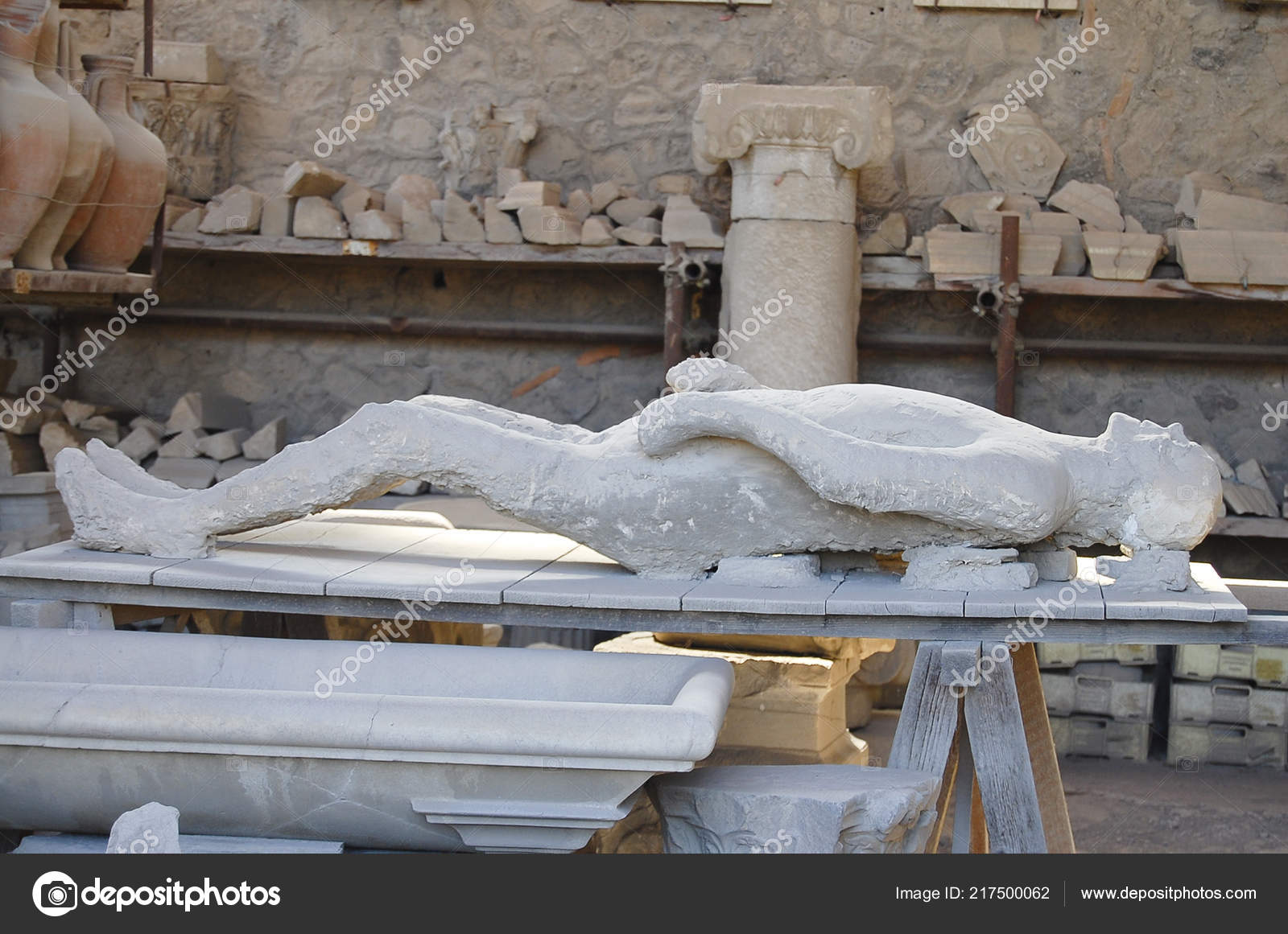 Résultat de recherche d'images pour "squelette pompei"