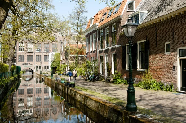 Canal Estrecho Leiden City Países Bajos — Foto de Stock