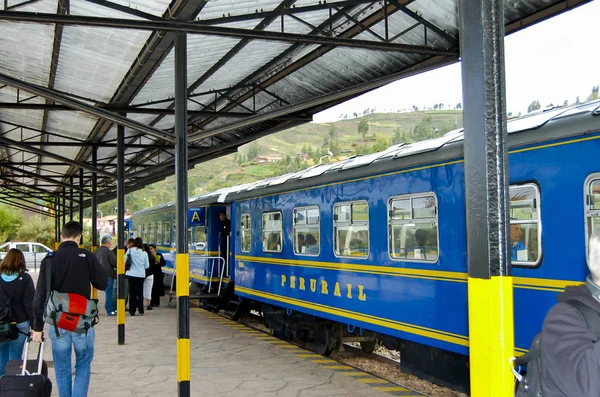 Cusco Peru April 2009 Perurail Tåg Som Tar Turister Ända — Stockfoto