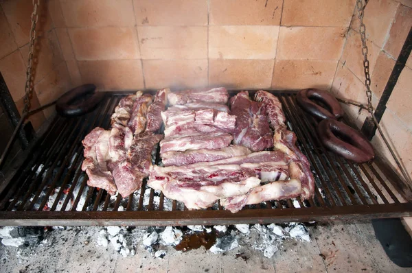 アルゼンチン 生からおいしいバーベキュー牛肉 — ストック写真