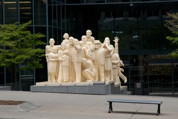 Estátua Multidão Iluminada Montreal Canadá — Fotografia de Stock