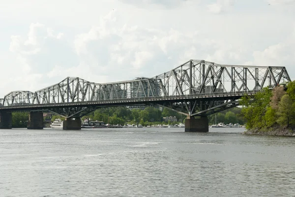 Мост Александры Оттава Канада — стоковое фото