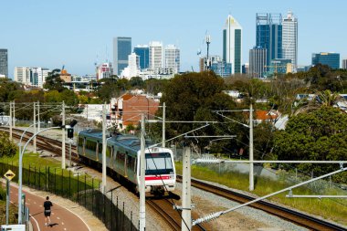 Perth, Avustralya - 16 Eylül 2018: Toplu taşıma tren Midland satırındaki