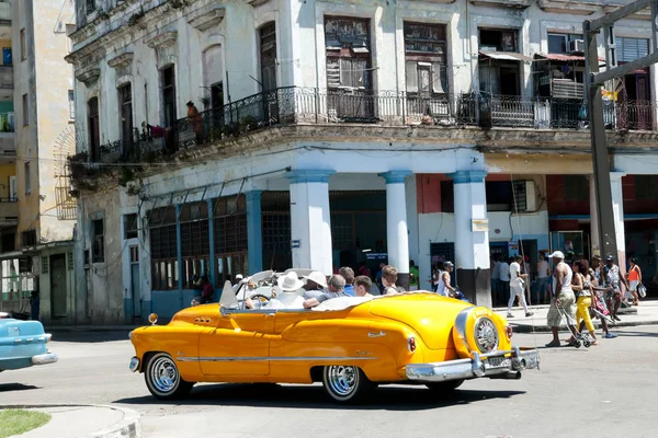 哈瓦那 2015年6月7日 典型的别克出租车通常使用在哈瓦那当地人和游客 — 图库照片