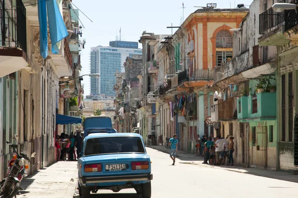 Habana Cuba Junio 2015 Estrecha Calle Residencial Comercial Capital Comunista — Foto de Stock