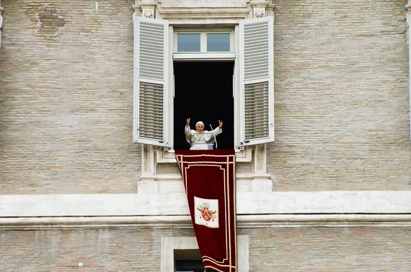 Πόλη Του Βατικανού Βατικανό Μαρτίου 2010 Πάπας Βενέδικτος Xvi Χαιρετίζει — Φωτογραφία Αρχείου