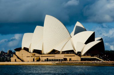 Sydney, Avustralya - 4 Nisan 2018: İkonik Opera evde turistik Circular Quay