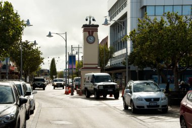 Geraldton, Avustralya - 21 Ağustos 2018: Araçlar Marine Terrace ana cadde üzerinde