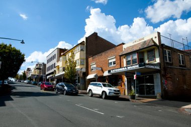 Katoomba, Avustralya - 5 Nisan 2018: Yerel dükkan turistik Blue Mountains Katoomba sokakta