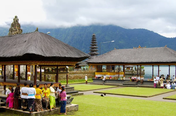 Bali Indonésie Ledna 2009 Místní Provedení Tradiční Obřad Ulun Danu — Stock fotografie