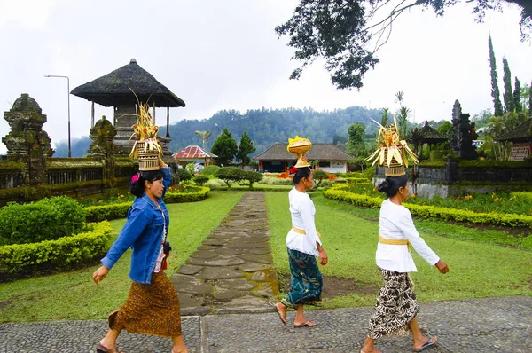 Bali Indonesia Januari 2009 Warga Setempat Melakukan Upacara Tradisional Kuil — Stok Foto