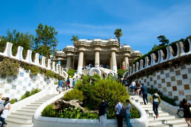 Barcelona, İspanya - 24 Mayıs 2016: Katalanca tarafından tasarlanan Park Guell mimar Antoni Gaudi