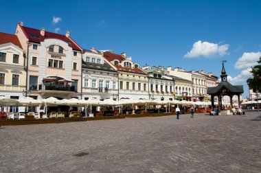 Rzeszow, Polonya - 22 Haziran 2016: Eski pazar meydanında Podkarpackie Voyvodalığı