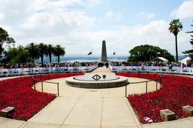 Perth, Avustralya - 11 Kasım 2018: Yüzüncü yıl anma gününde Kings Park Devlet Savaş Anıtı