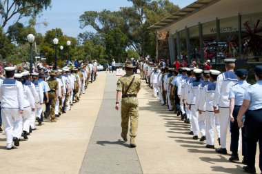 Perth, Avustralya - 11 Kasım 2018: Yüzüncü yıl anma gününde Kings Park Devlet Savaş Anıtı