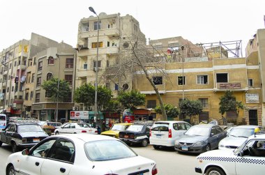 Cairo, Mısır - Şubat 6, 2010: Yerel trafik dünyanın en kalabalık başkentlerinden birinde