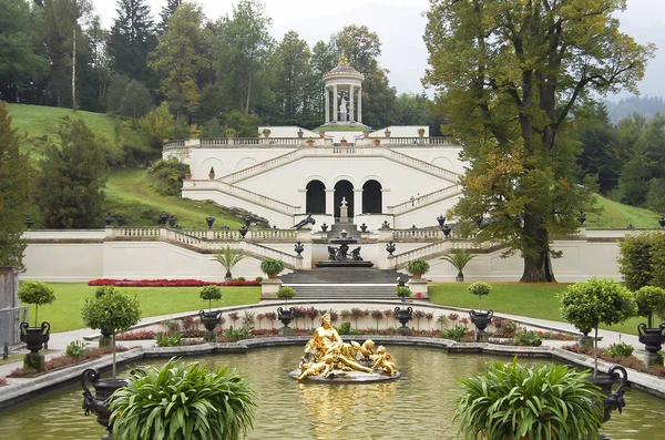 リンダーホフ宮殿庭園 バイエルン州 ドイツ — ストック写真