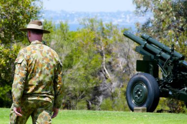 Anma günü silahı Selam asker